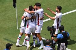 欧冠赛程吃紧，西汉姆集结日更衣室发声，赛场秩序良好，阵容厚度经受考验的简单介绍-南宫网页