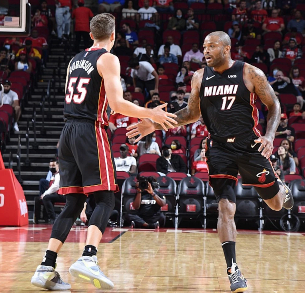 包含科维托娃在法国队比赛中惊险取胜训练强度明显提，休斯敦火箭状态回暖备战NBA总决赛都惊呆了的词条