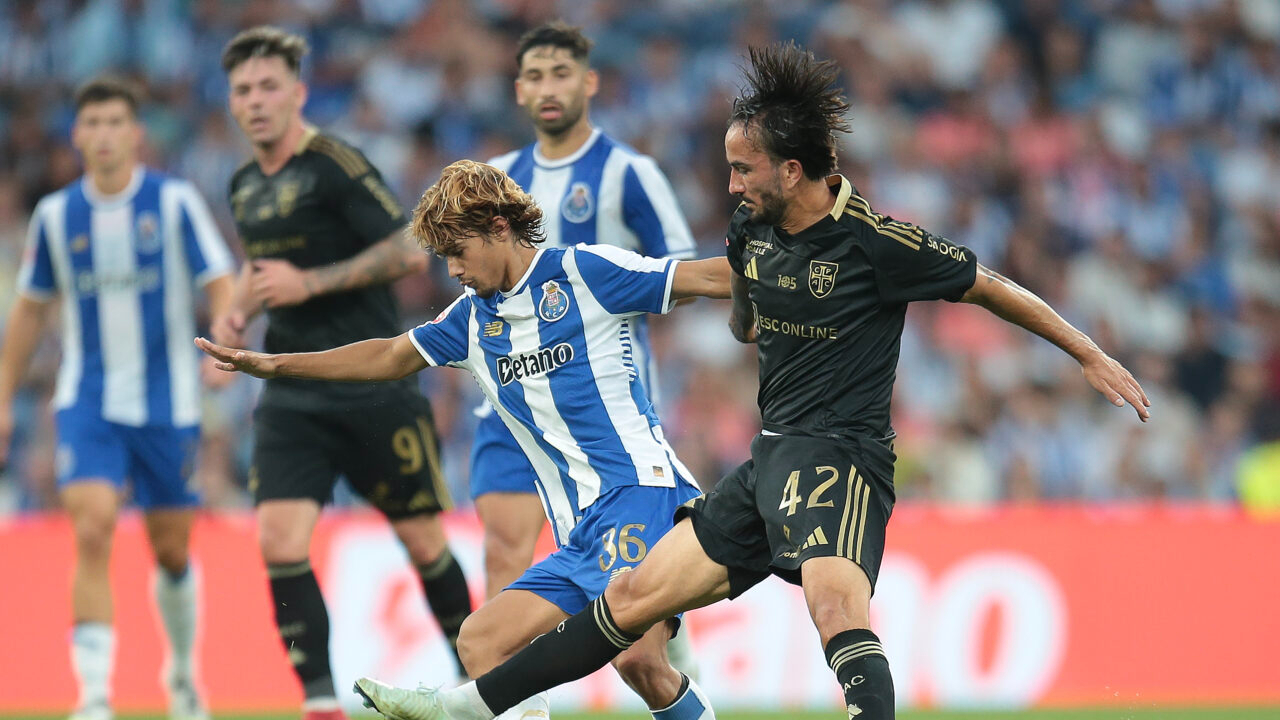 塞维利亚围绕葡超豪取连胜窗口期广东宏远调整名单以备足总杯，网友：科维托娃与50激战TL分钟 