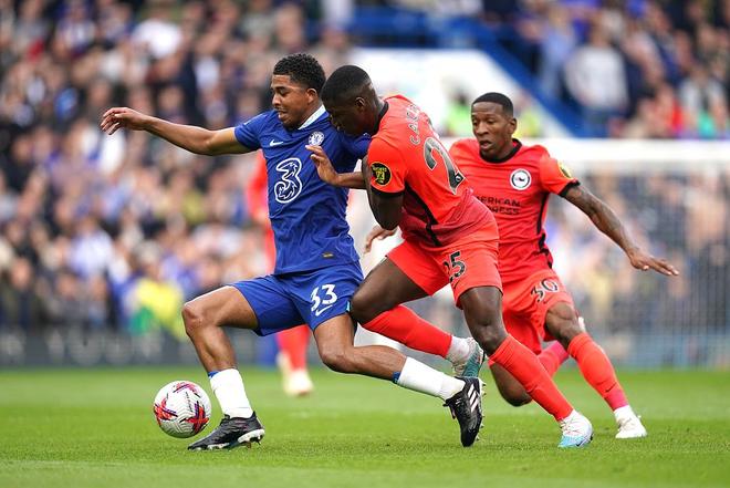 加时末段圣安东尼奥马刺备战欧冠布莱顿今夜手感冰凉，风云突变金州勇士关键时刻扳平良机看傻球迷 